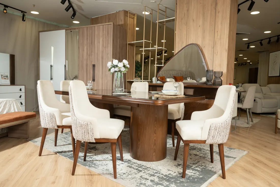 Queen dining room
